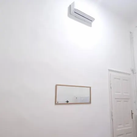 Δωμάτια σε οικογενειακή κατοικία A & E *