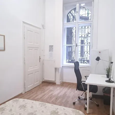 A & E بودابست